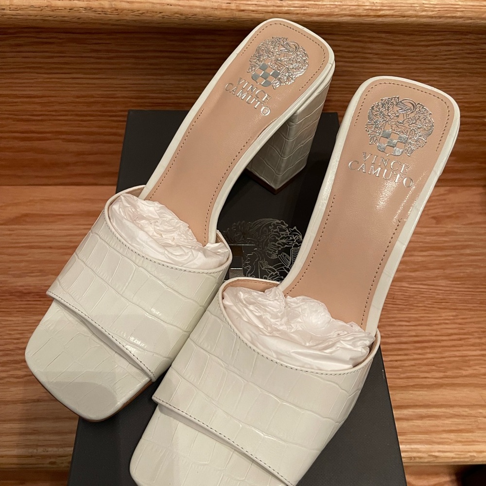 🌸Vince Camuto Daisana Block-Heel Sandal Size 9